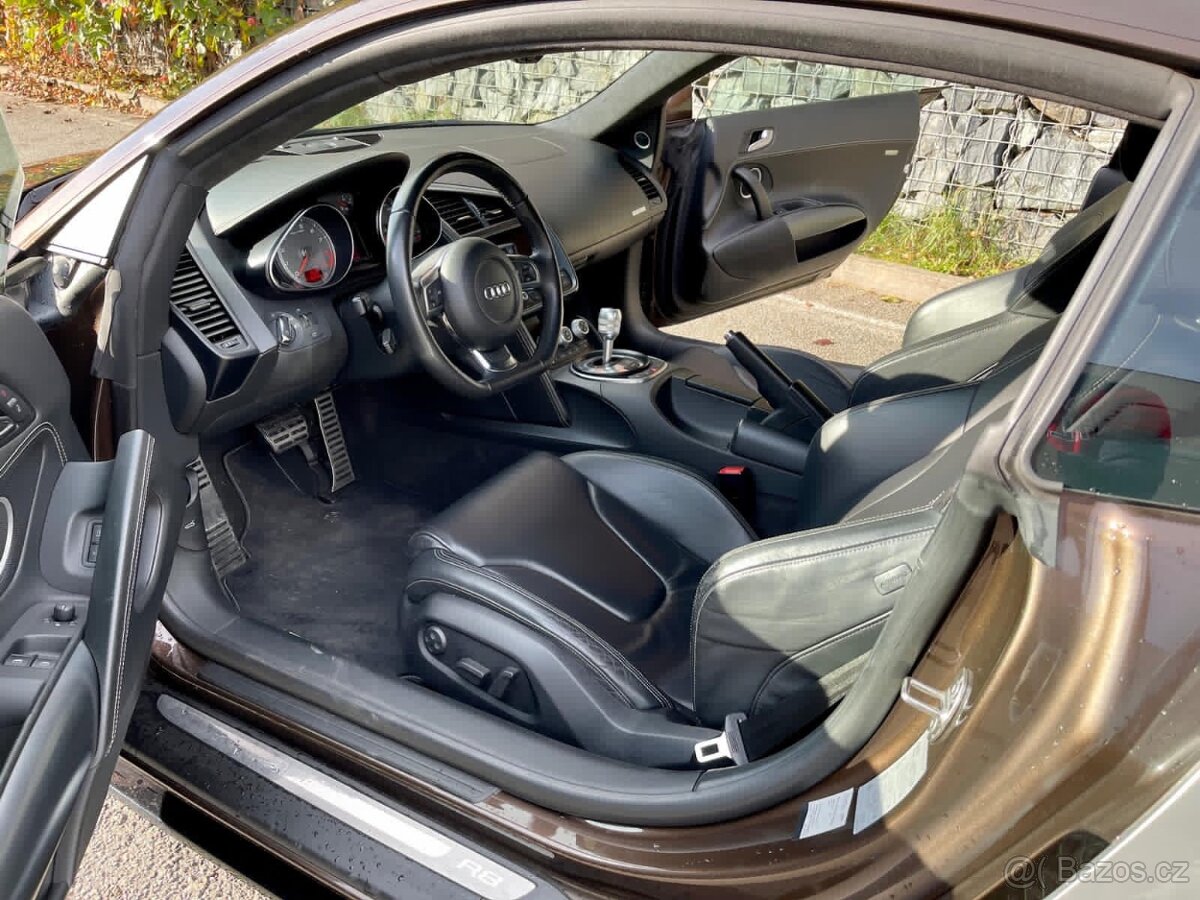Audi R8 4.2 FSI quattro - 14