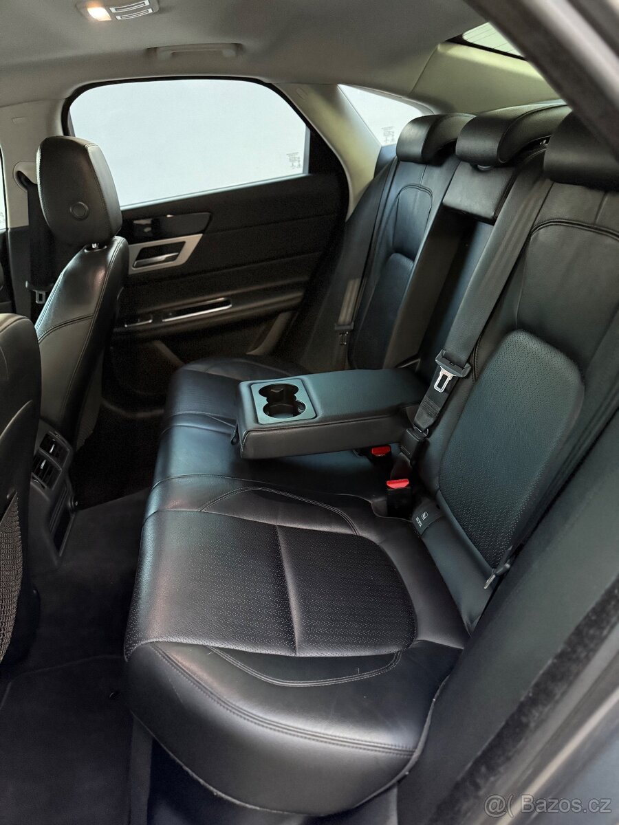 Jaguar XF 2.0d výborný stav - 14