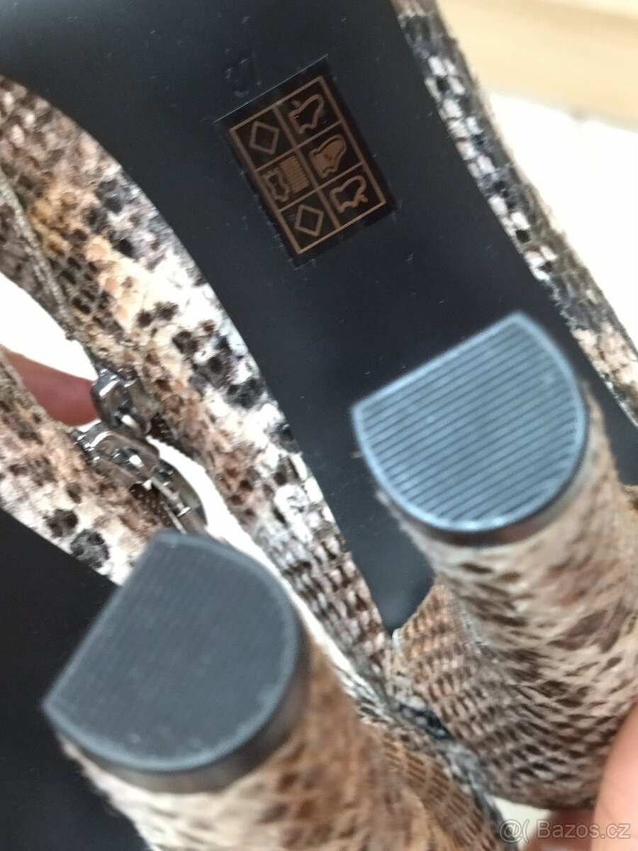 Kozačky na podp. GUESS, hadí vzor, kůže, vel. 37 - 14