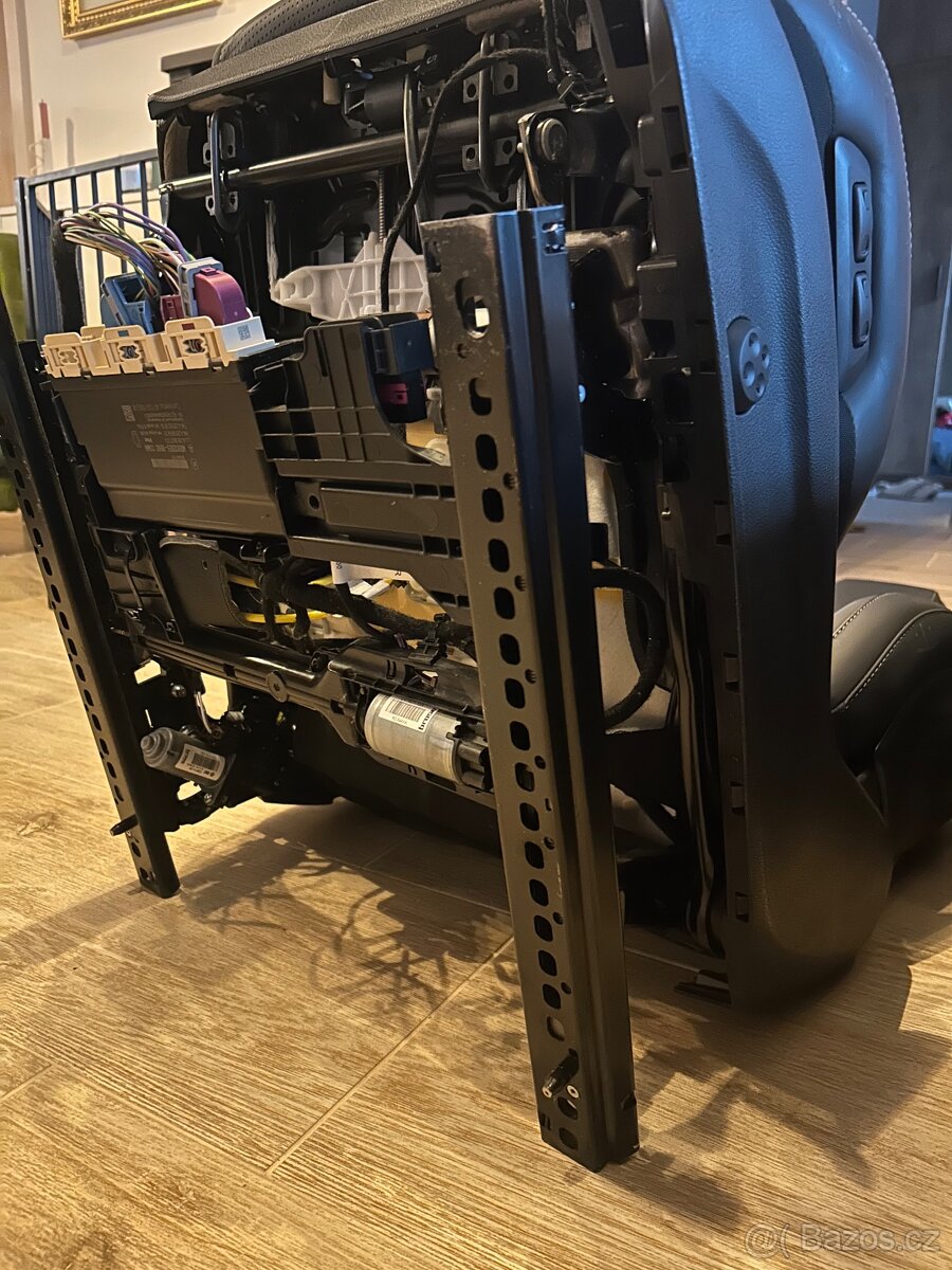 Sedačka Mercedes Benz C63 AMG - 14