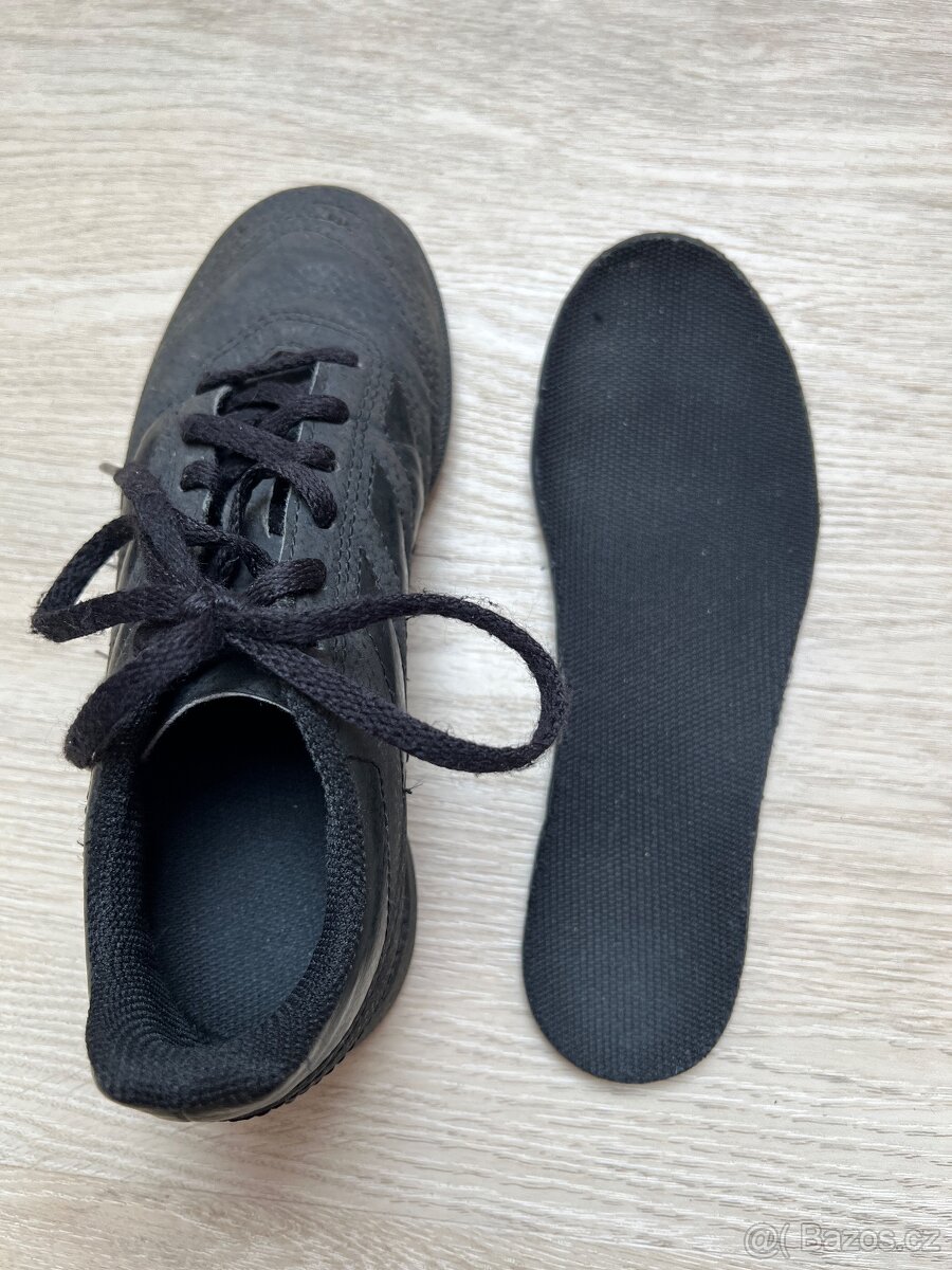 Tenisky sálovky Lotto 32, kopačky turfy Adidas 33 - 14