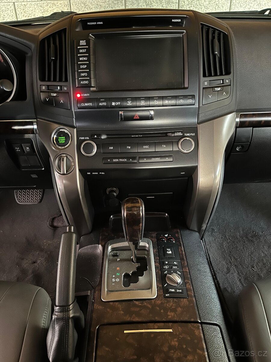 TOYOTA LAND CRUISER 200 - 14
