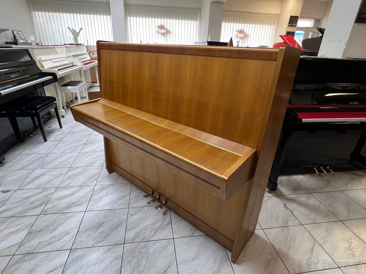 Petrof opera 125 v záruce, první servis. PRODÁNO - 14