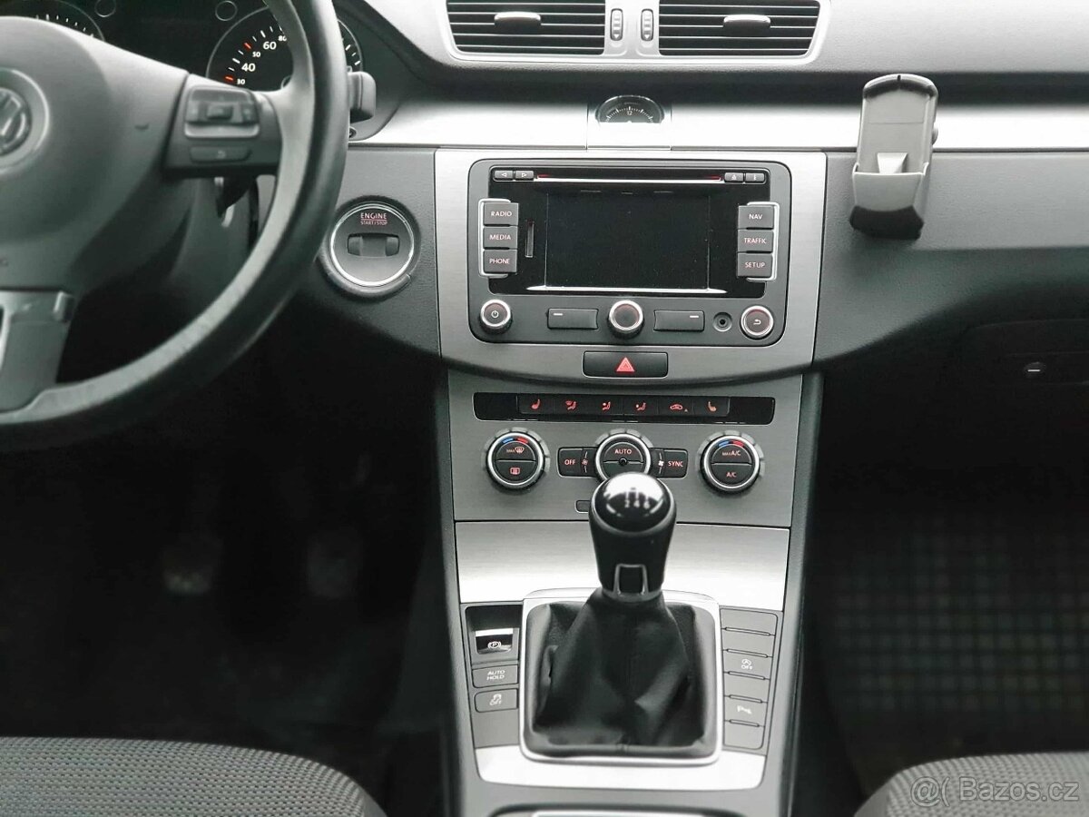 VW Passat B7 2.0 TDi, COMFORTLINE, XENONY, SENZORY, NAVI. - 14