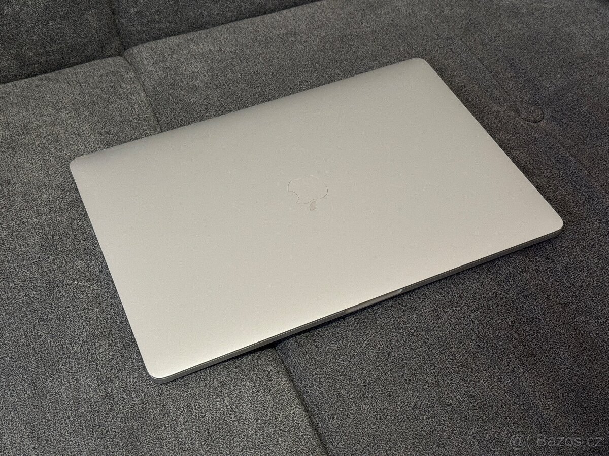 Macbook pro 15" 2016 core i7 250GB SSD 16GB RAM - 14