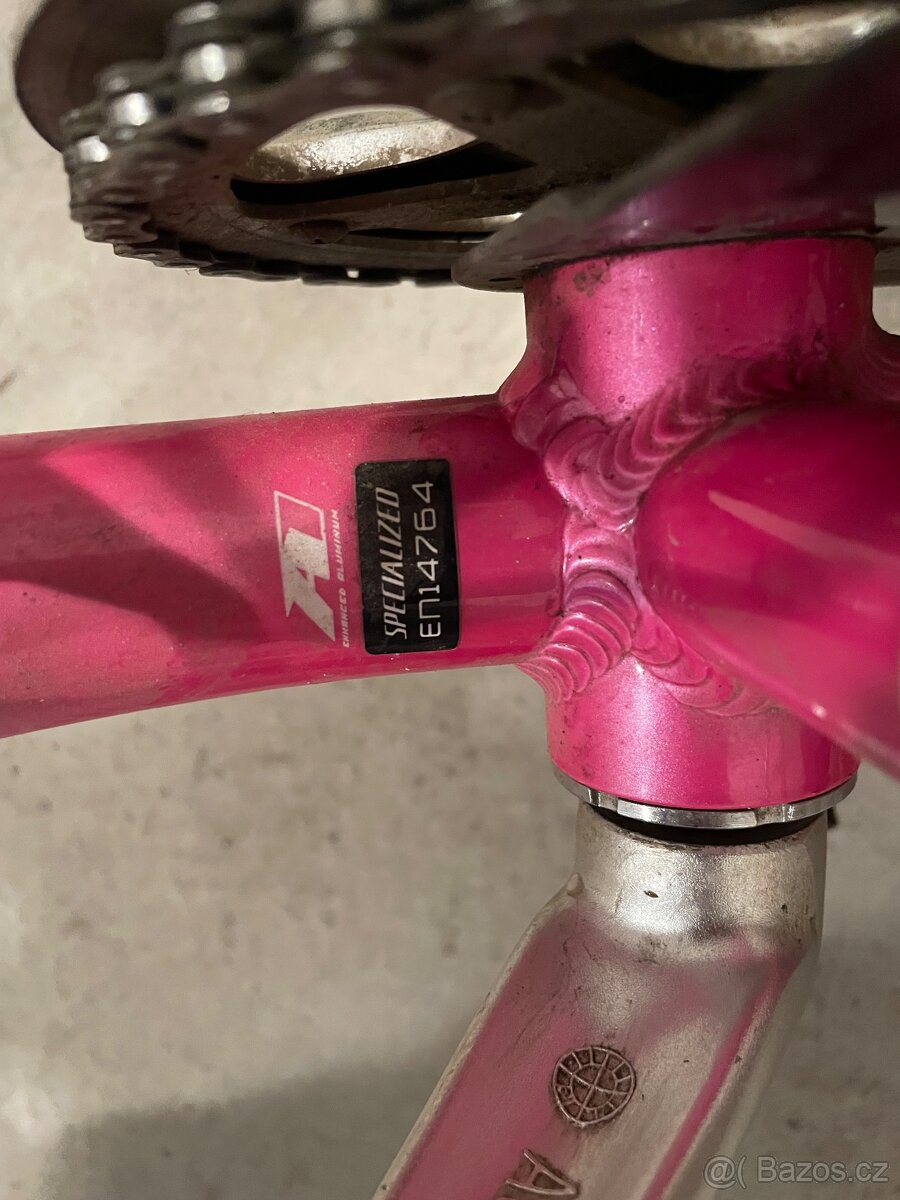 Růžový holčičí kolo značky Specialized - 14