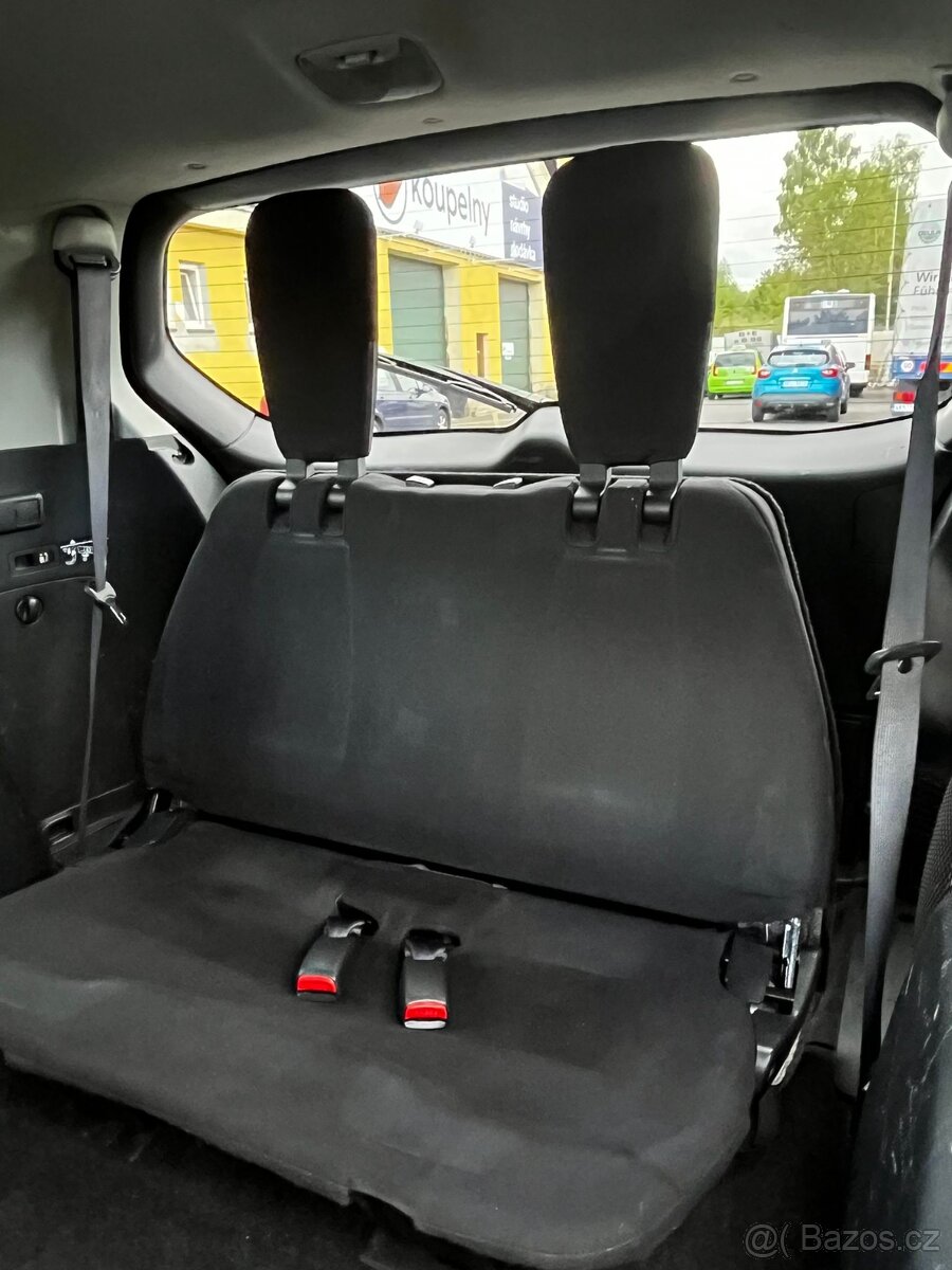 Mitsubishi Outlander 4x4 rv 2011 2.2 DI-D, Automat, 7-místný - 14