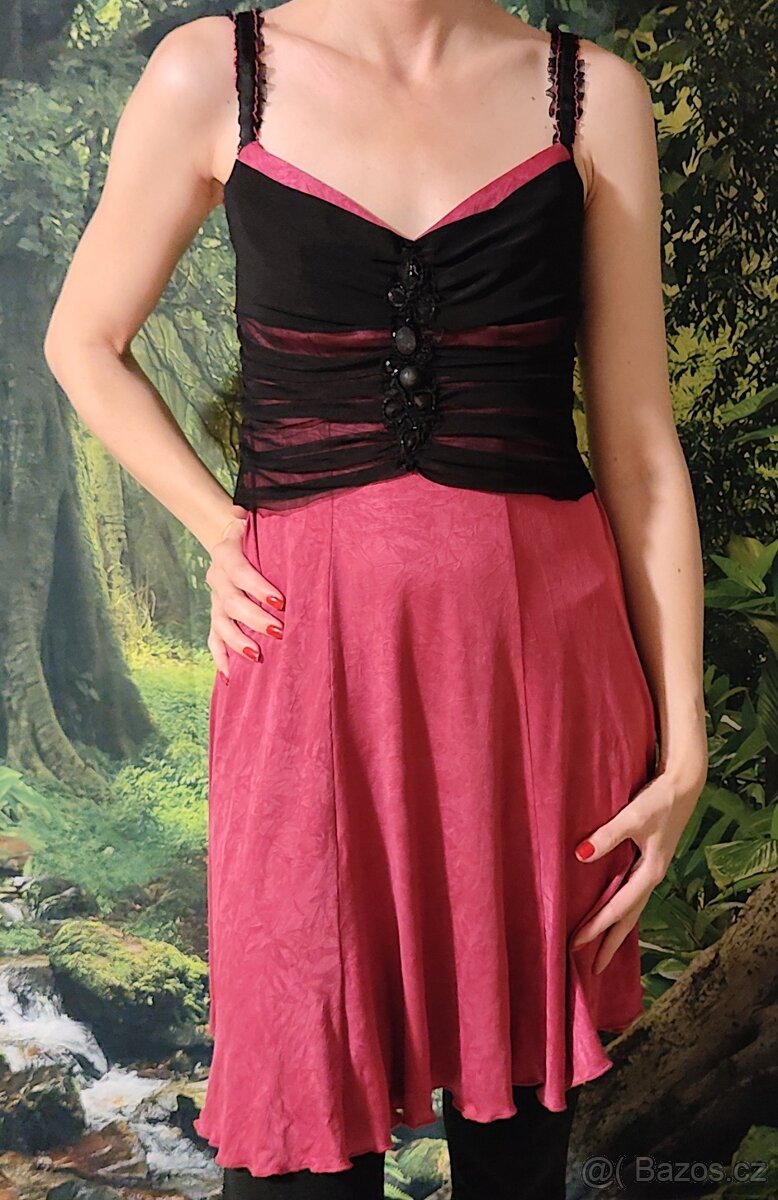 Set krásného oblečení šaty, kabát, triko - 14