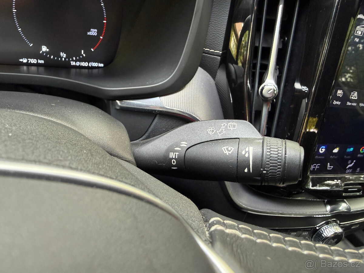 Volvo XC60 D4 R-Design, 140 kW, nez. topení, tažné zar. - 14