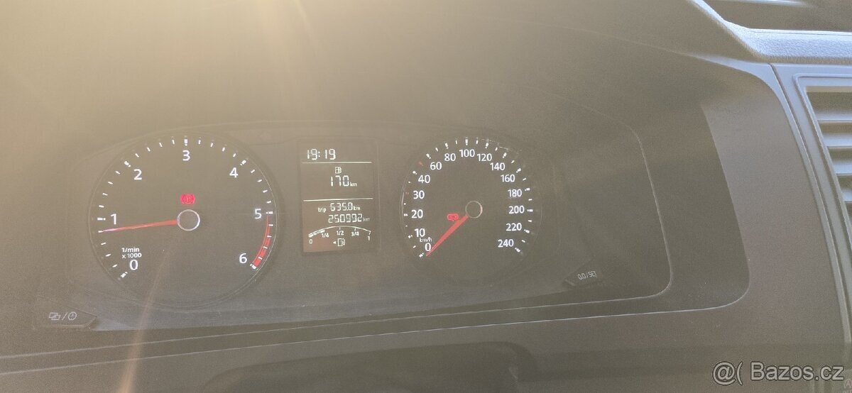 VW Transporter T6 long 2.0TDI 103kw bez AD-blue rok-2015 - 14