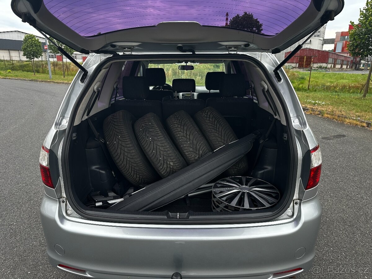 TOYOTA AVENSIS VERSO 2.0 110kW - 14