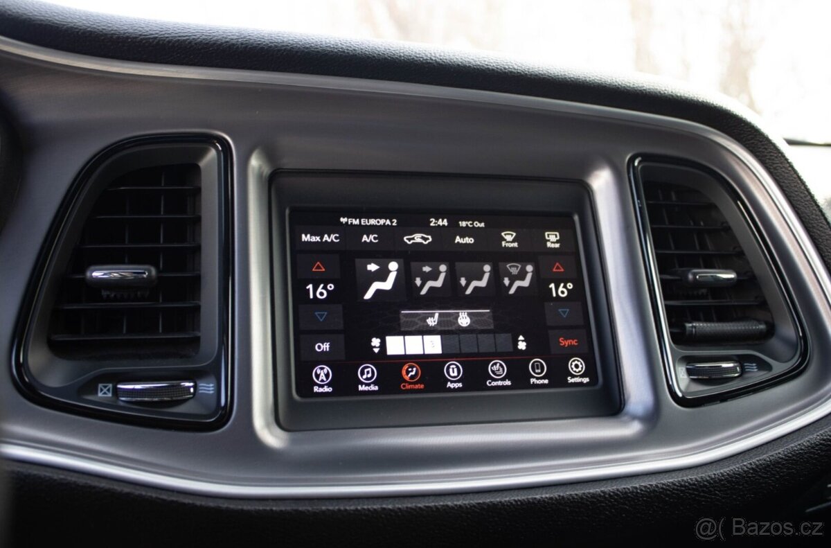 Dodge Challenger 5,7 HEMI RT - 14