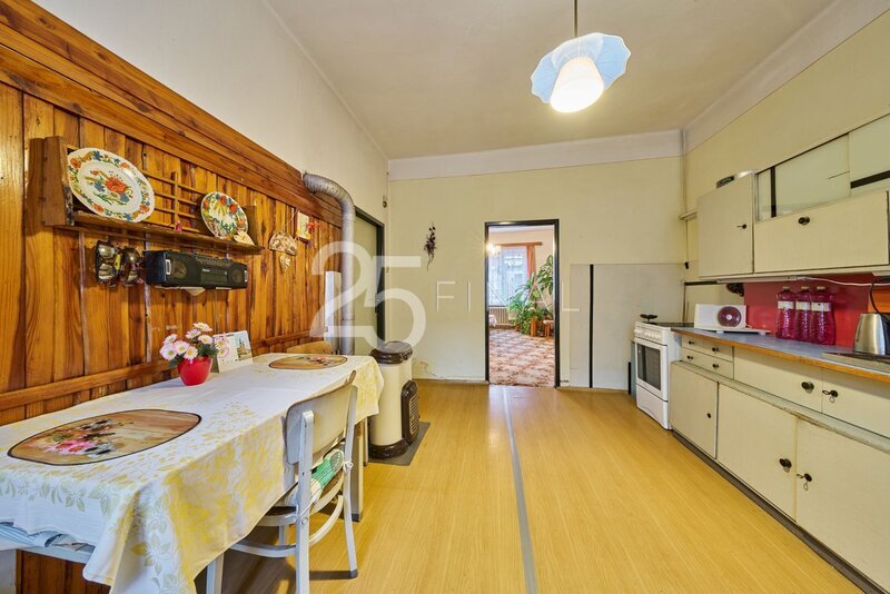 Prodej rodinného domu se zahradou a samostatnou garáží v obc - 14