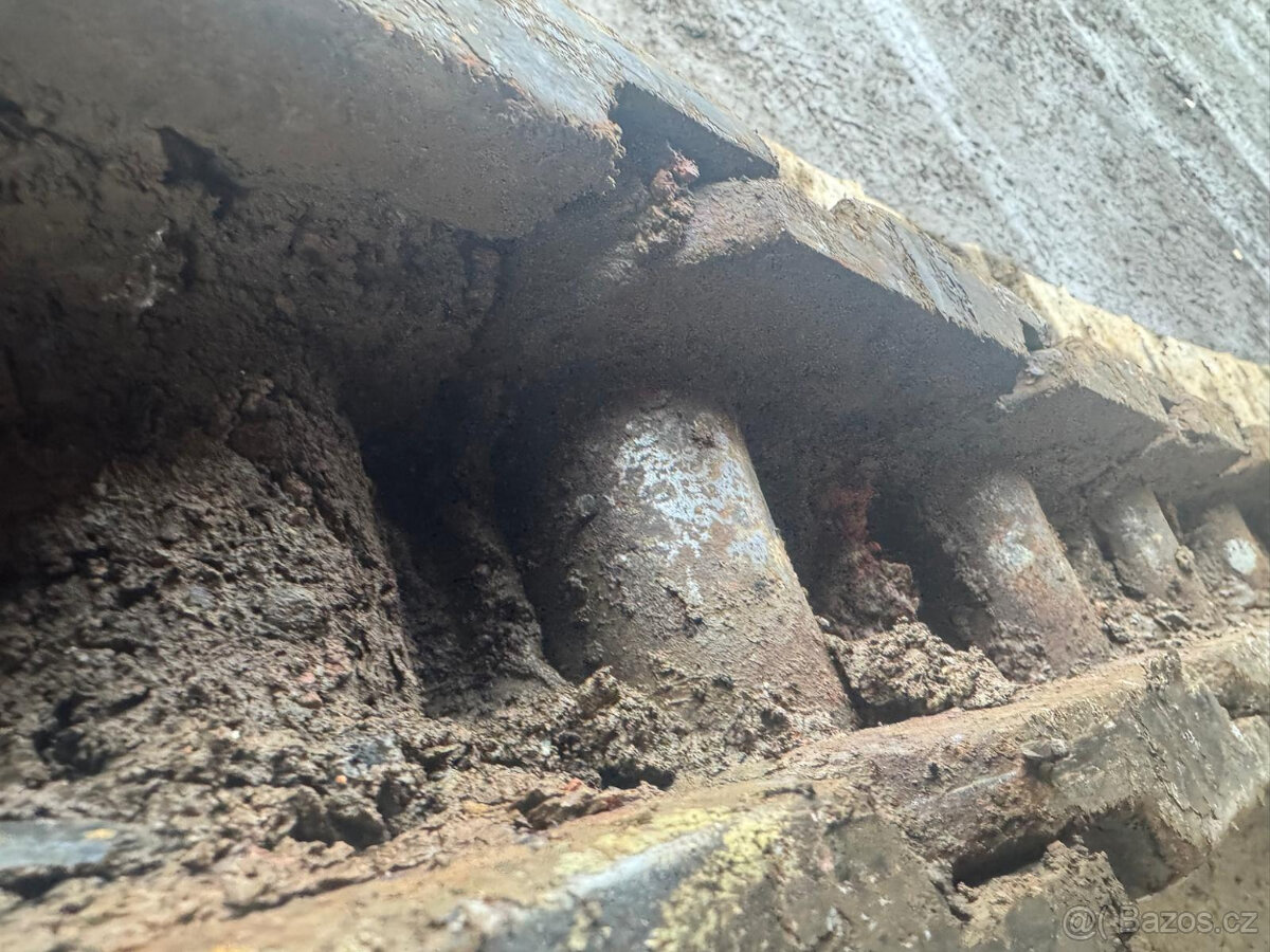 Pásový bagr Caterpillar 315D - 14