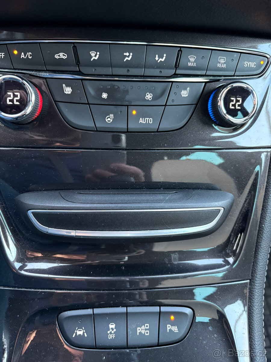 Opel Astra Sports Tourer+ 12/2016 - plná výbava - 14