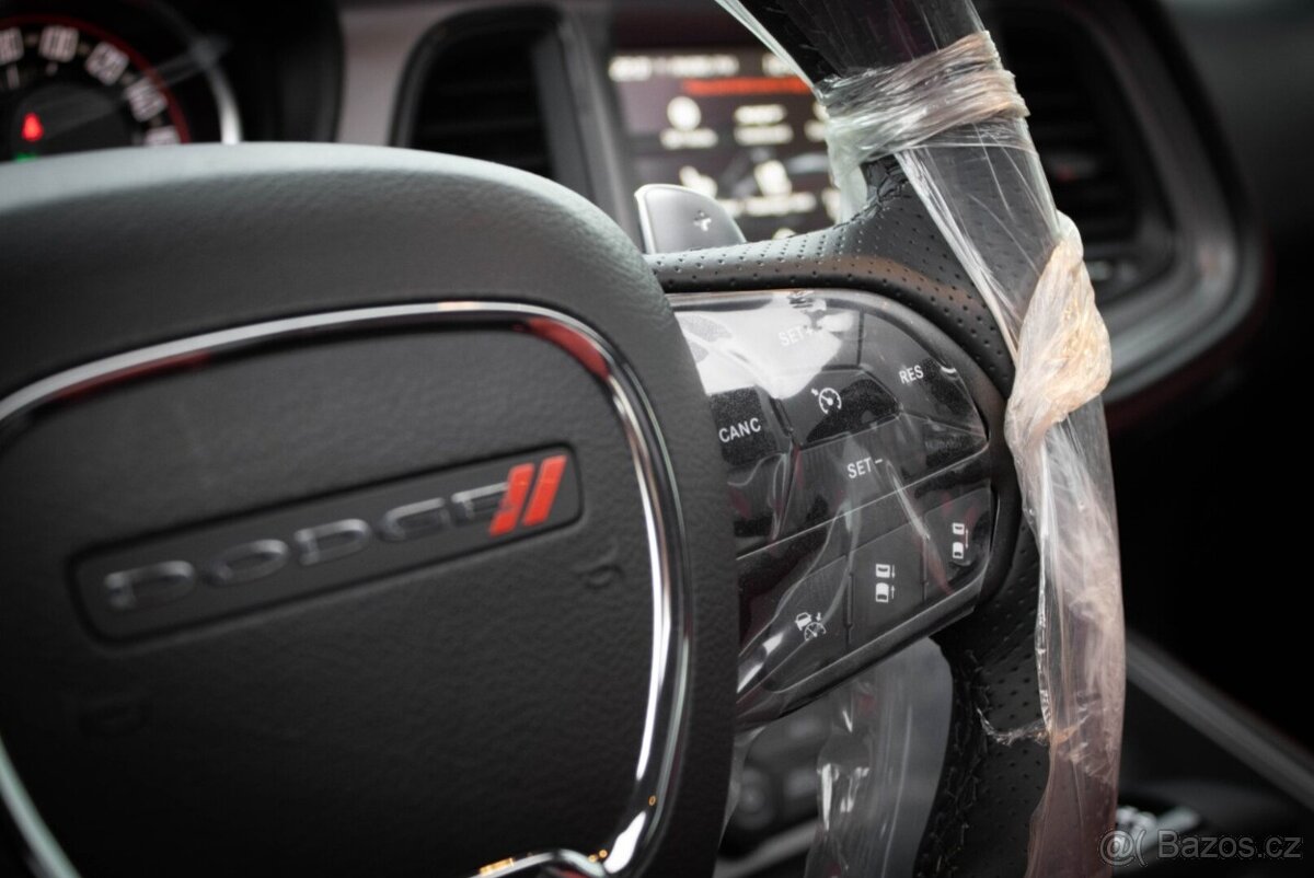 NOVÝ Dodge Challenger SRT 6.4 HEMI - 14