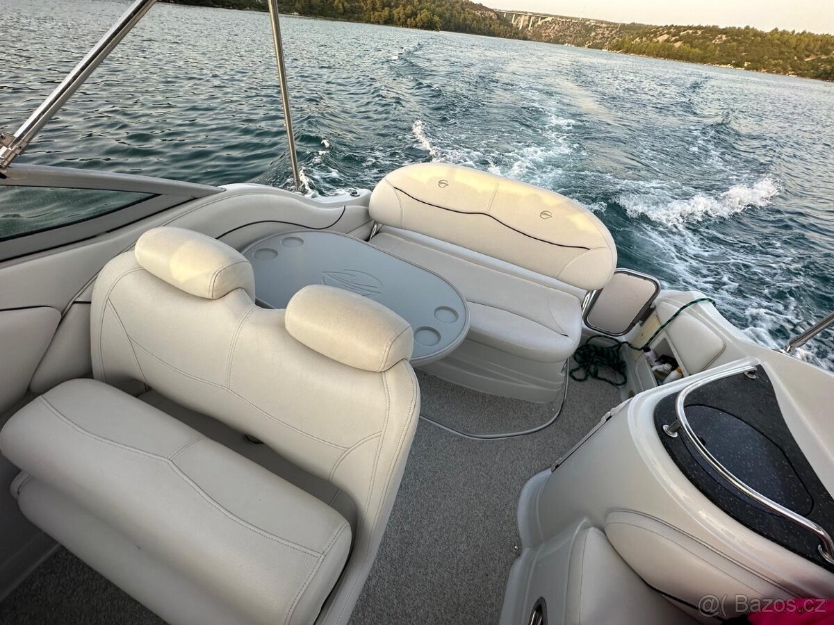 Kajutová loď CROWNLINE 250 CR - 14