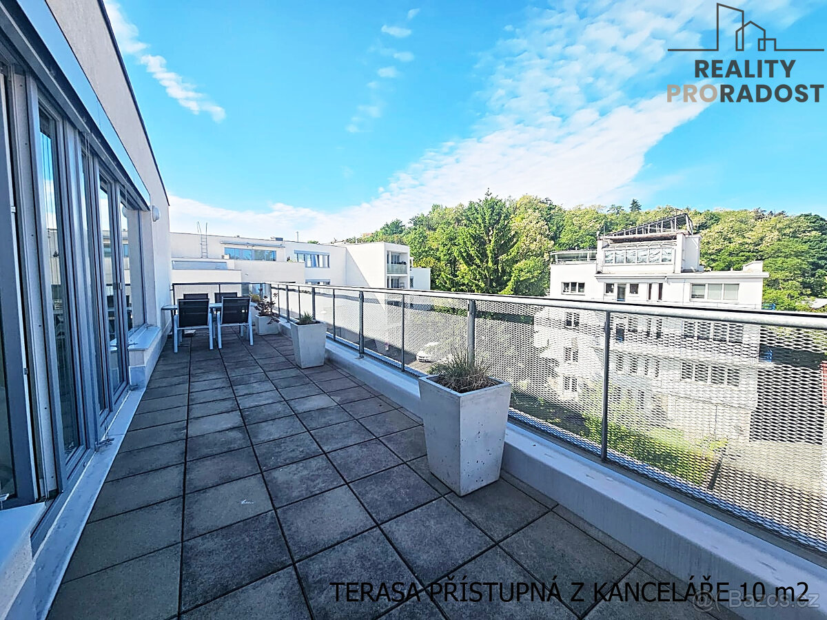 Pronájem reprezentativní kanceláře s terasou 10 m2 a parkova - 14