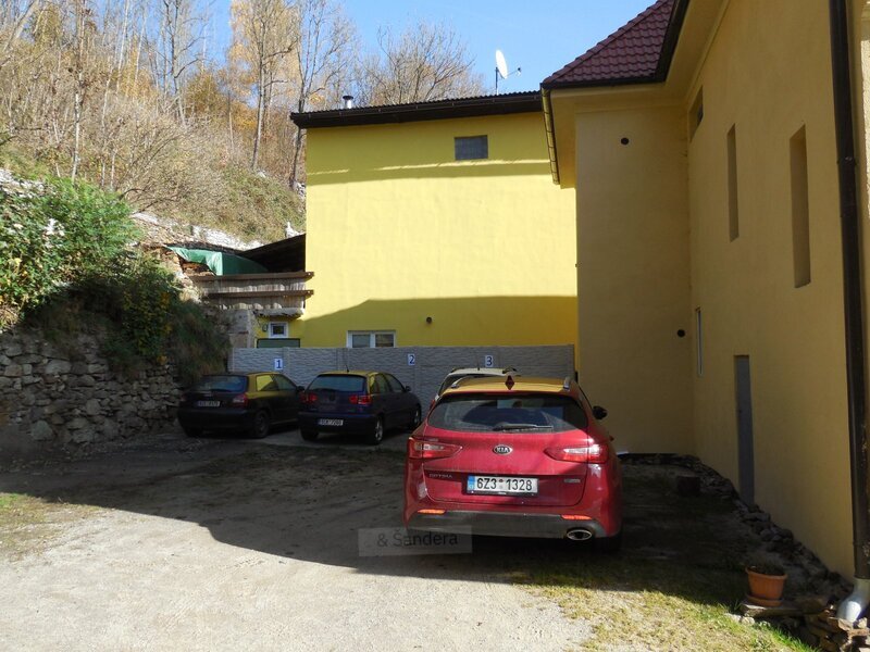 Pronájem novějšího bytu 2+kk s parkovacím stáním na okraji Č - 14