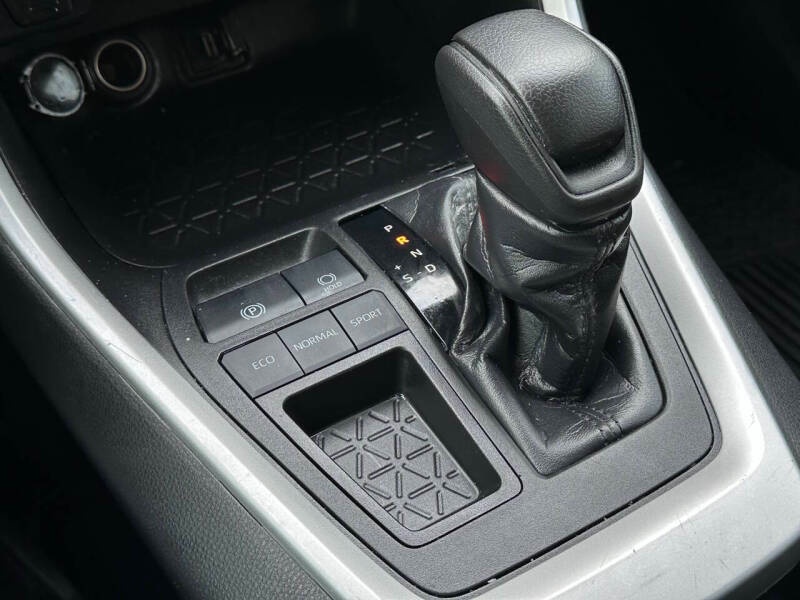 2021 Toyota RAV4 LE - 14