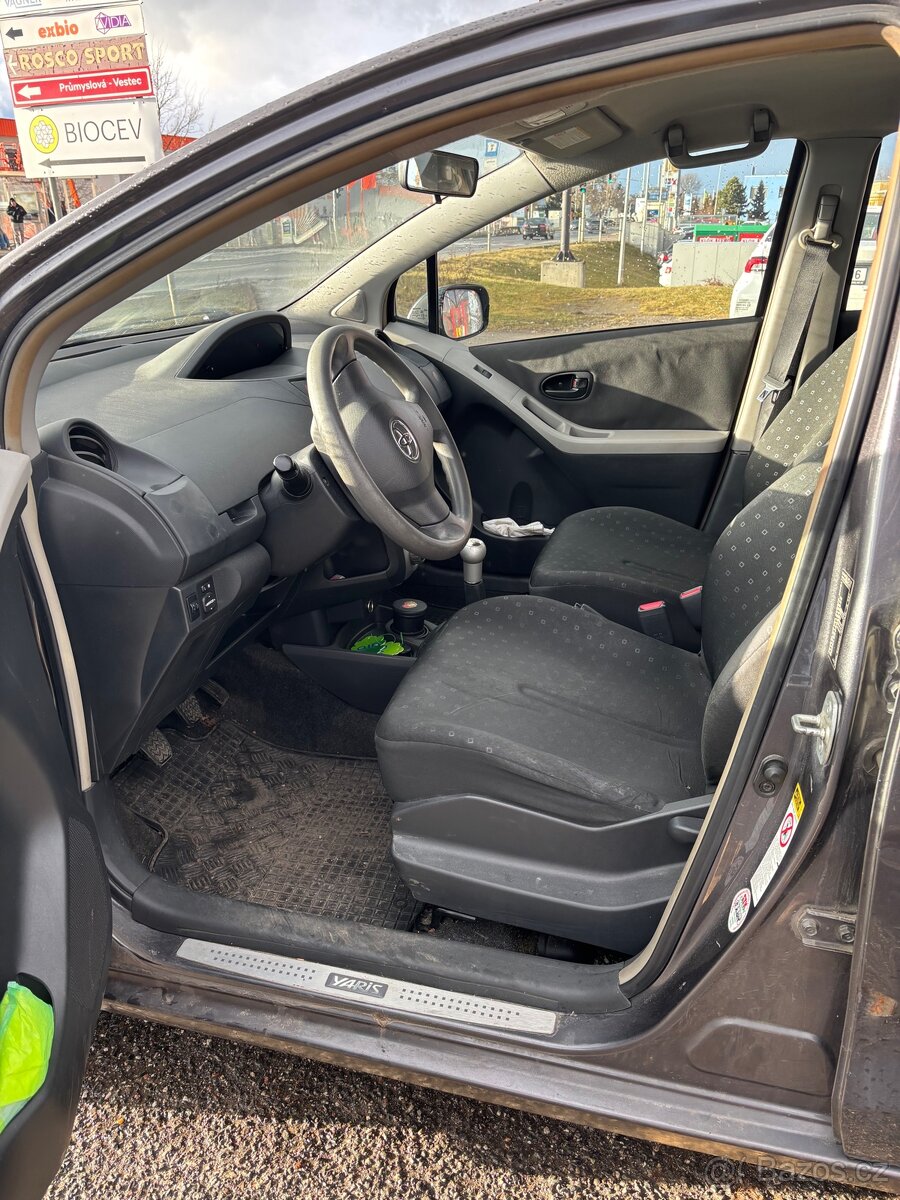 Toyota Yaris 1.3 Benzin - 14