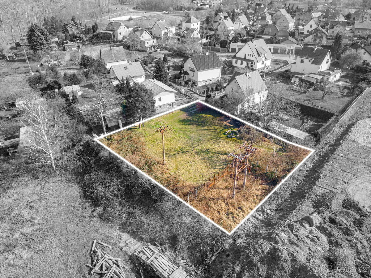 Stavební pozemek určený k výstavbě RD, obec Valtířov - 14