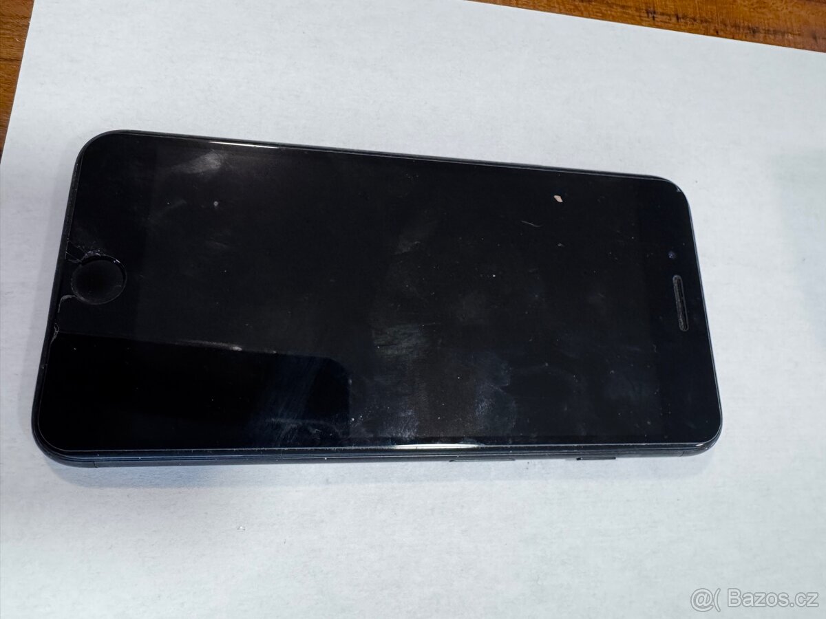 iPhone různé modely poškozené - 14