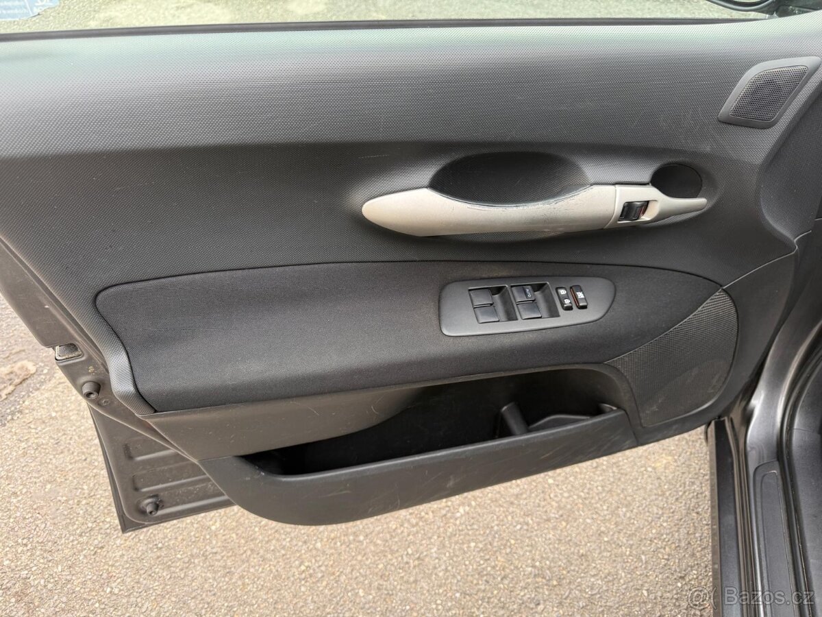 Toyota Auris 1.6 benzín 91 kW - 14