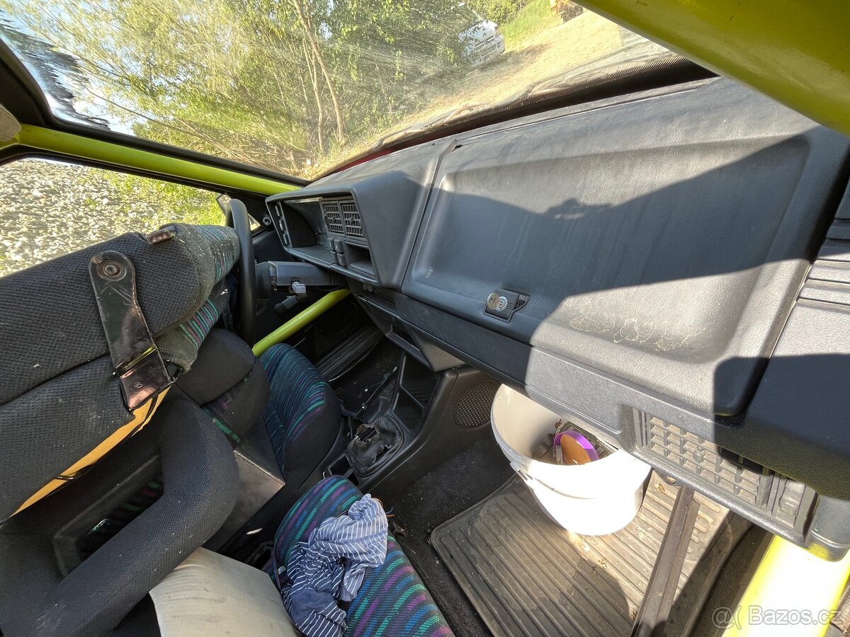 Škoda favorit kastle s rámem - 14