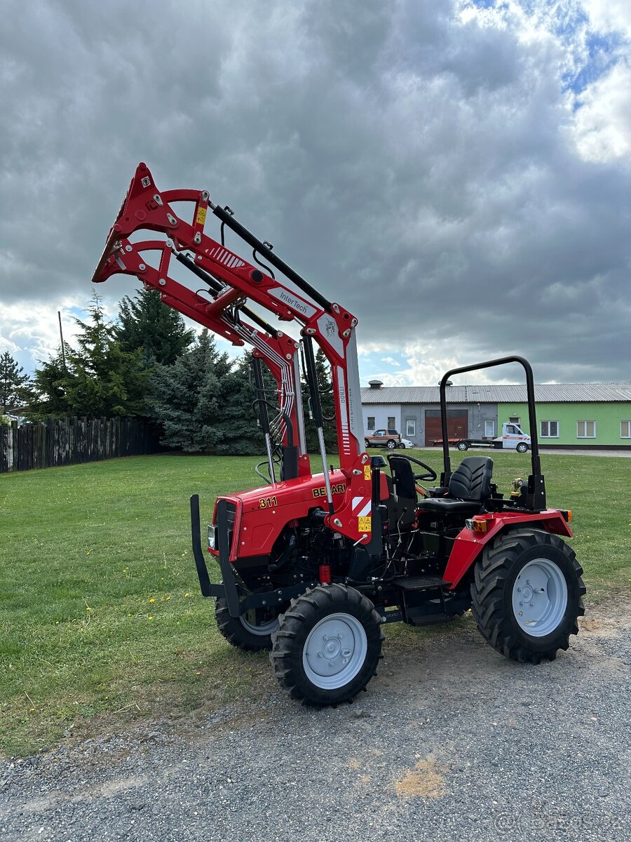 Traktor Belarus 311 s čelním nakladačem - 14