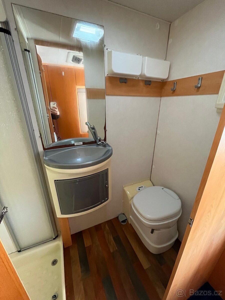 Ford Capron obytný vůz - 14