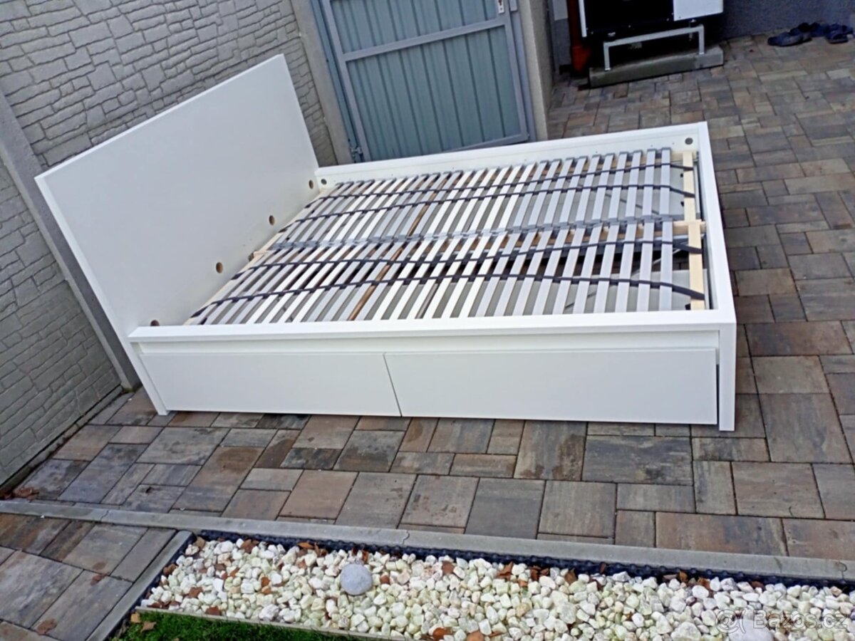Prodám manželskou postel IKEA 180cm x 200cm - 14