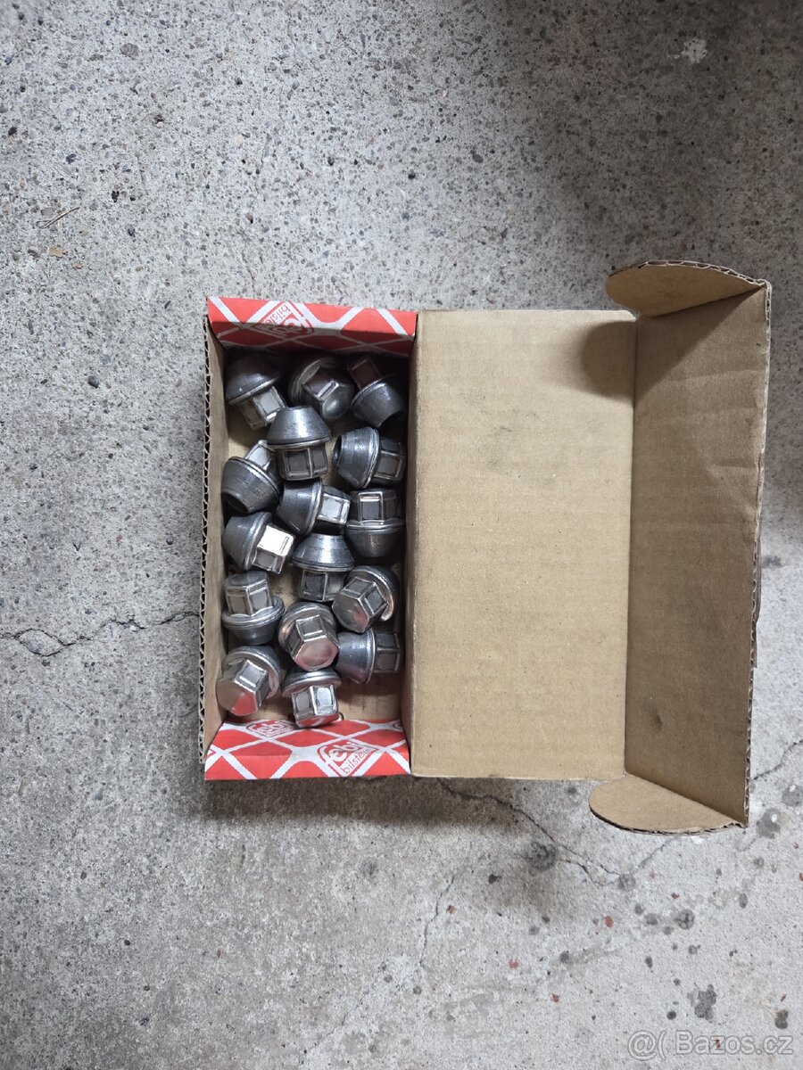 Alu kola Ford 6Jx15 ET47,5 + letní pneu Nexen 195/50 R15 - 14