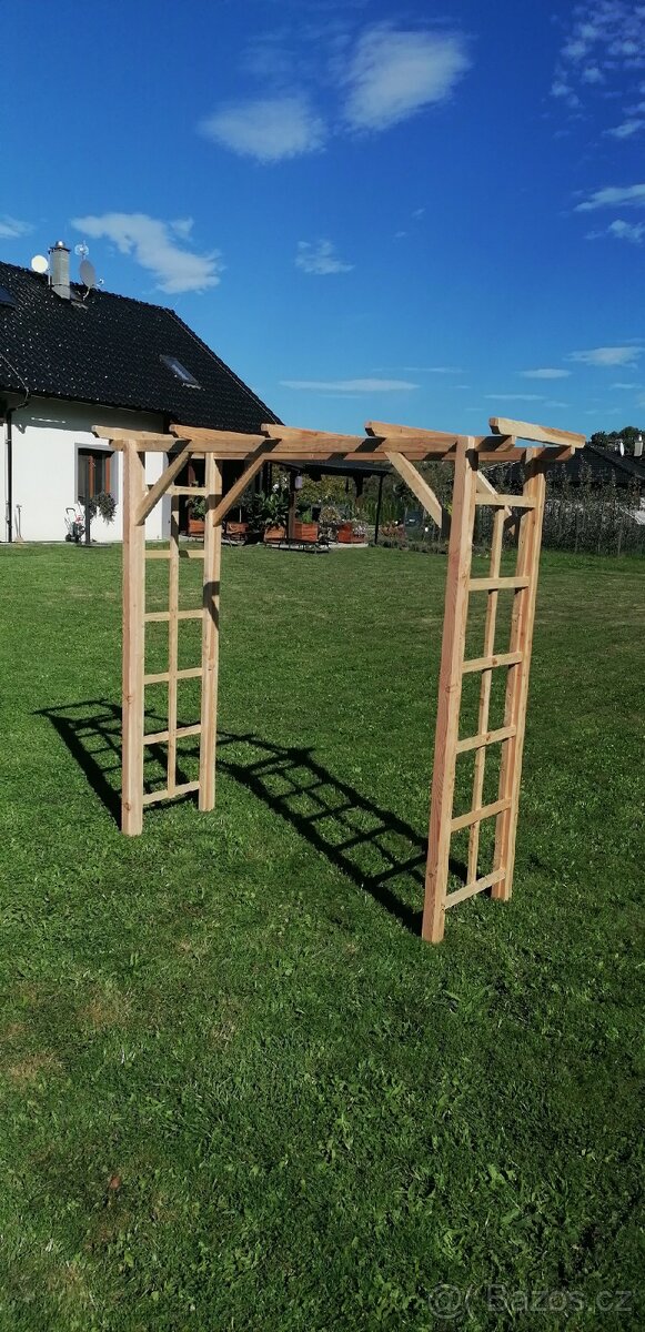 Zahradní pergola rovná s mříží z Modřínu - 14