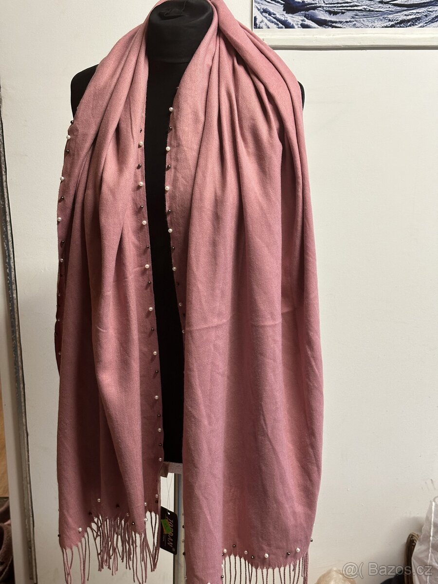 dámské nové oblečení (různé šaty, bundy, kloubouky) - 14