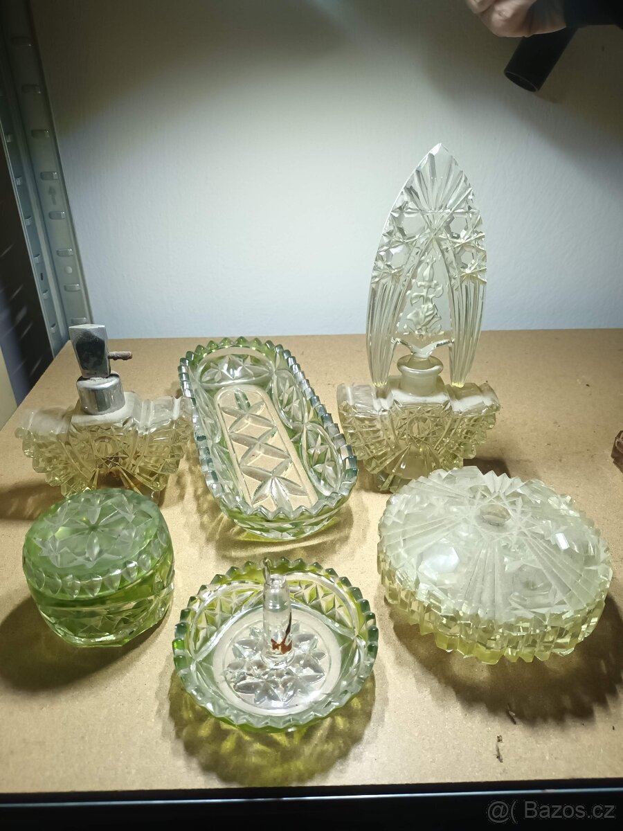 Sada parfémových flakonů, zelené sklo - 14