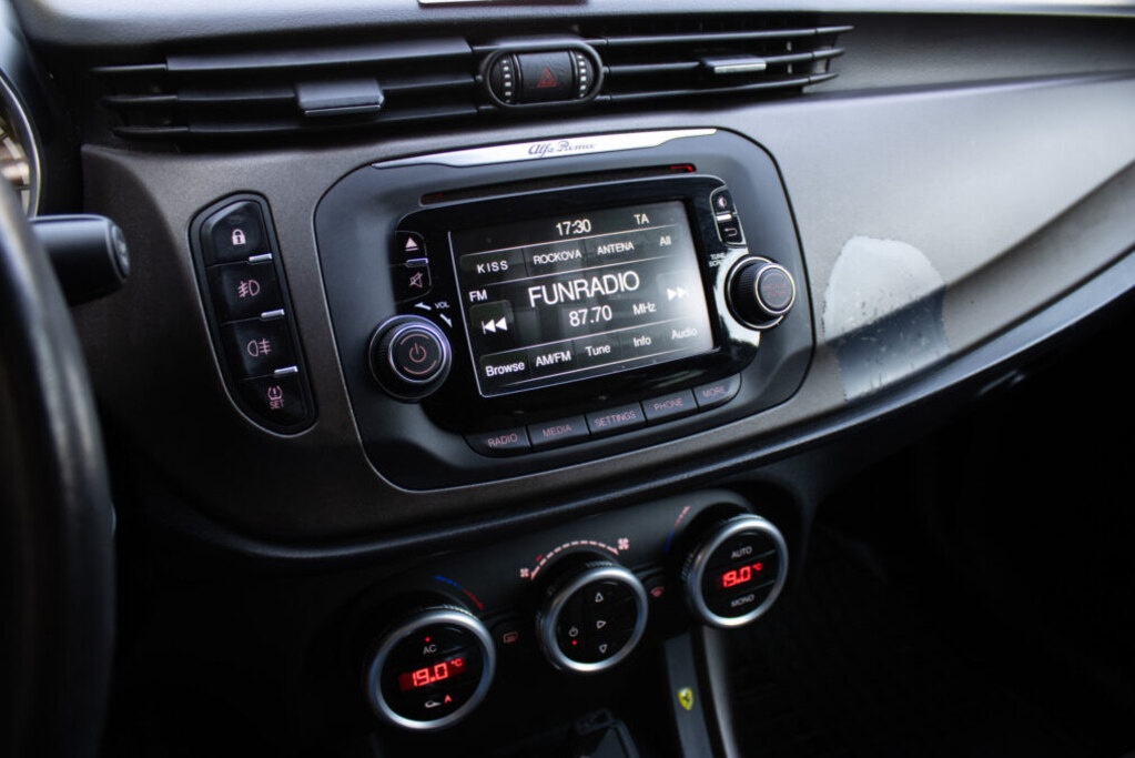 Alfa Romeo Giulietta (2015) - 14