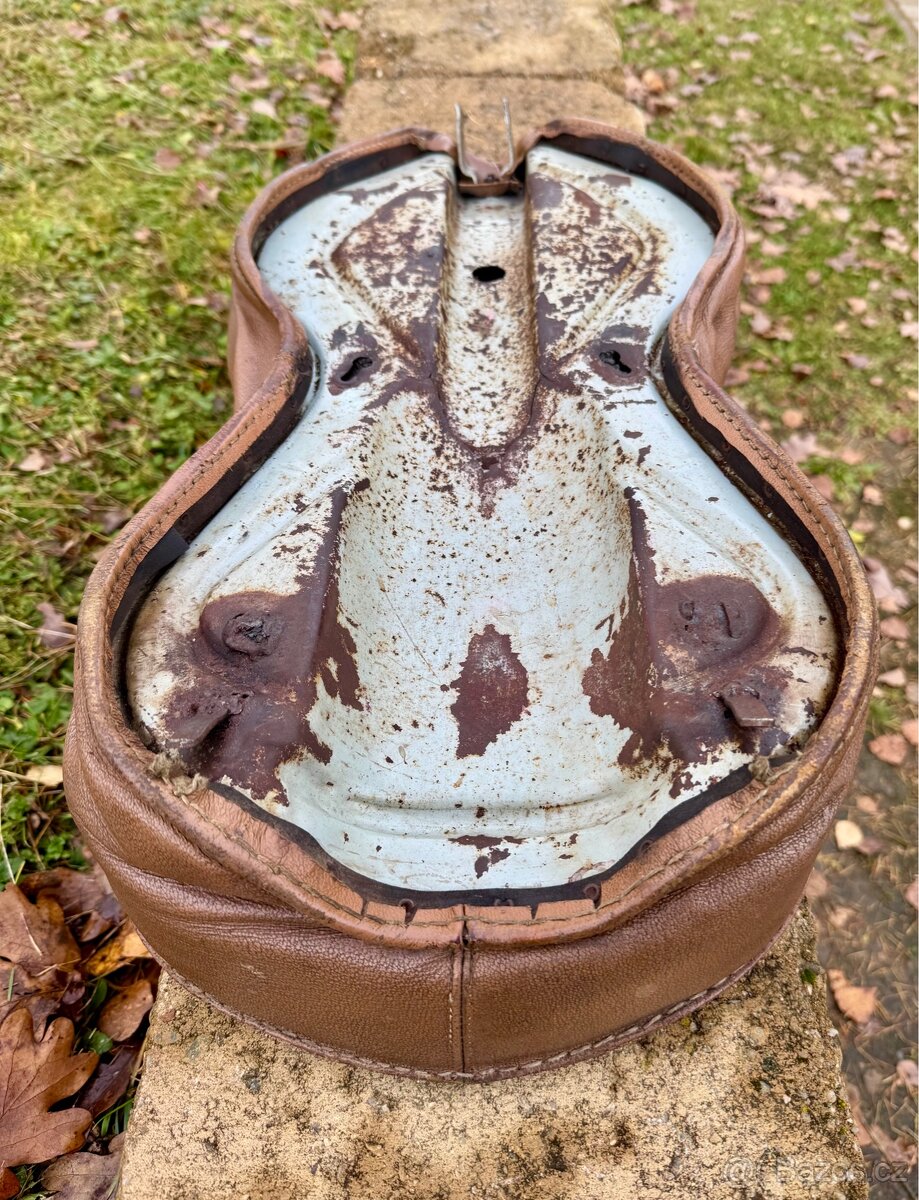 Jawa CZ kyvacka - sedlo kytara - 14