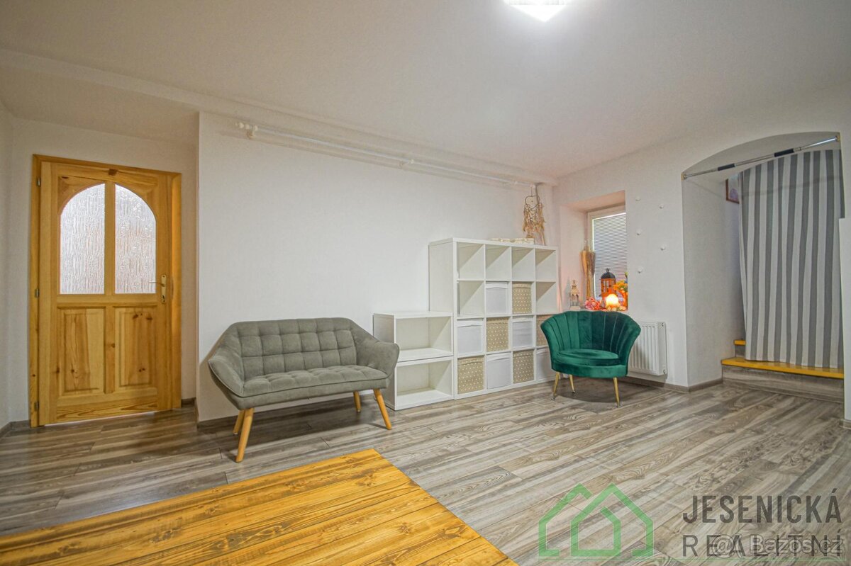Prodej rodinného domu s obchodním prostorem ve městě Žulová - 14