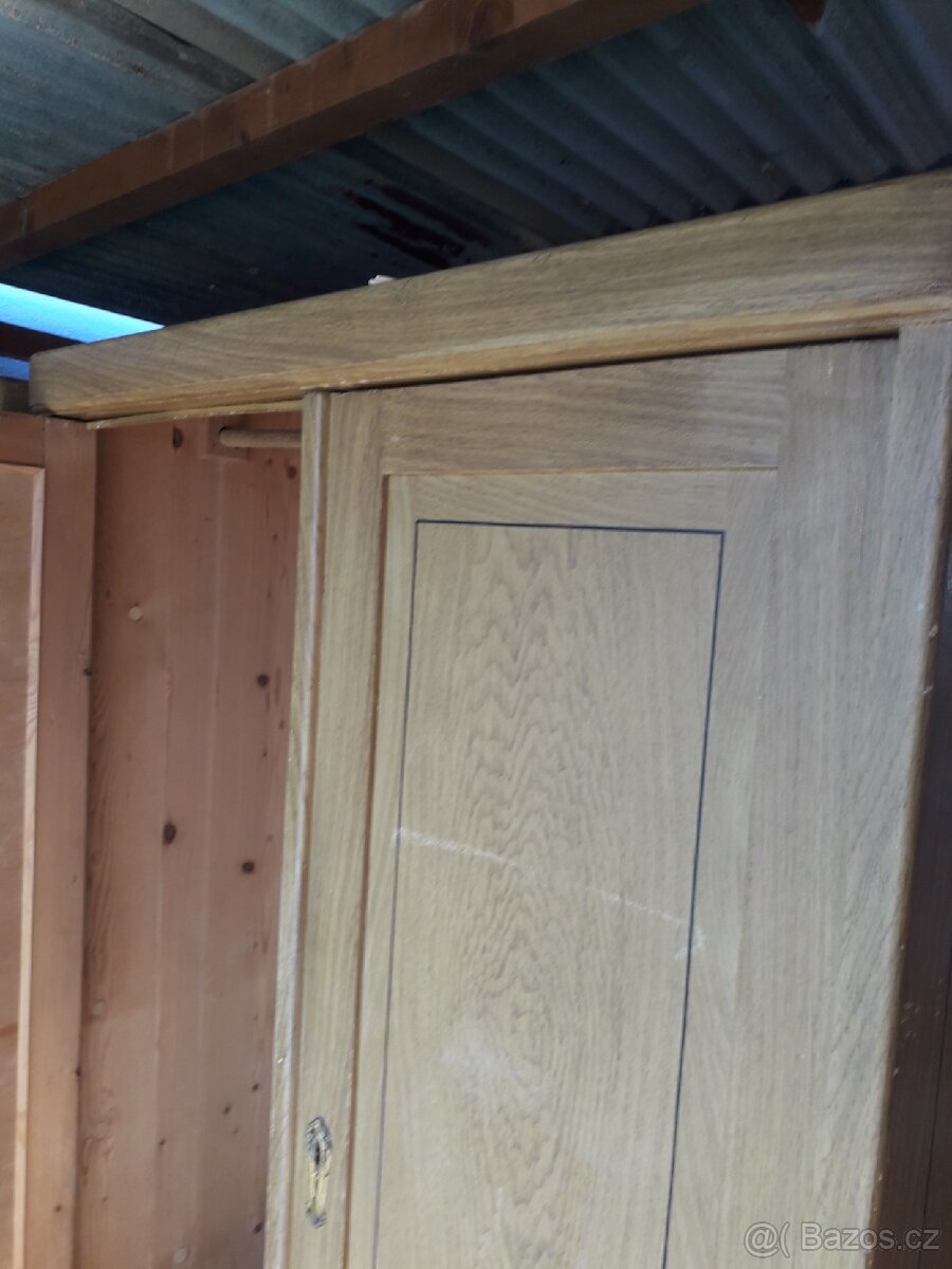 Prodam dve parove celomasivni skrine krasny stav - 14