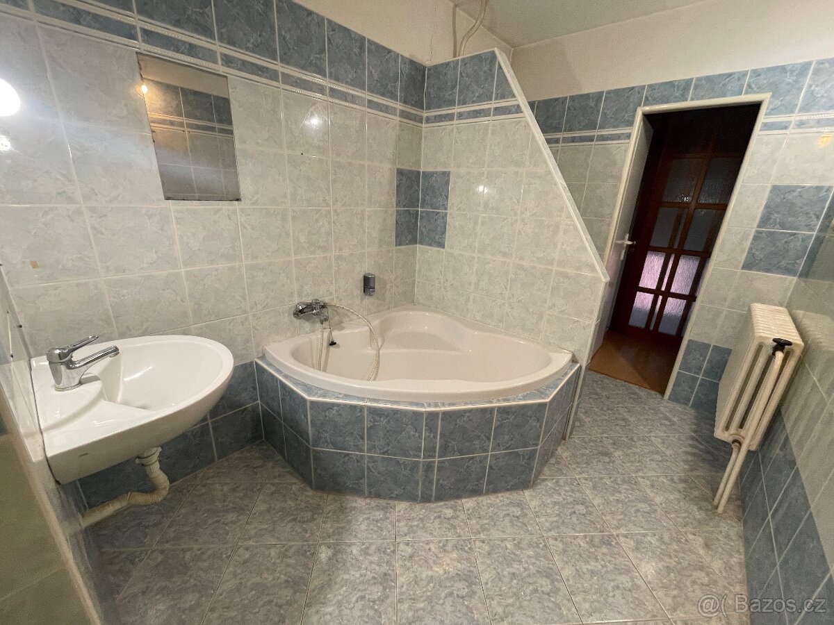 Prodej dvougeneračního domu 4+kk, 3+kk Olomouc, Nemilany - 14