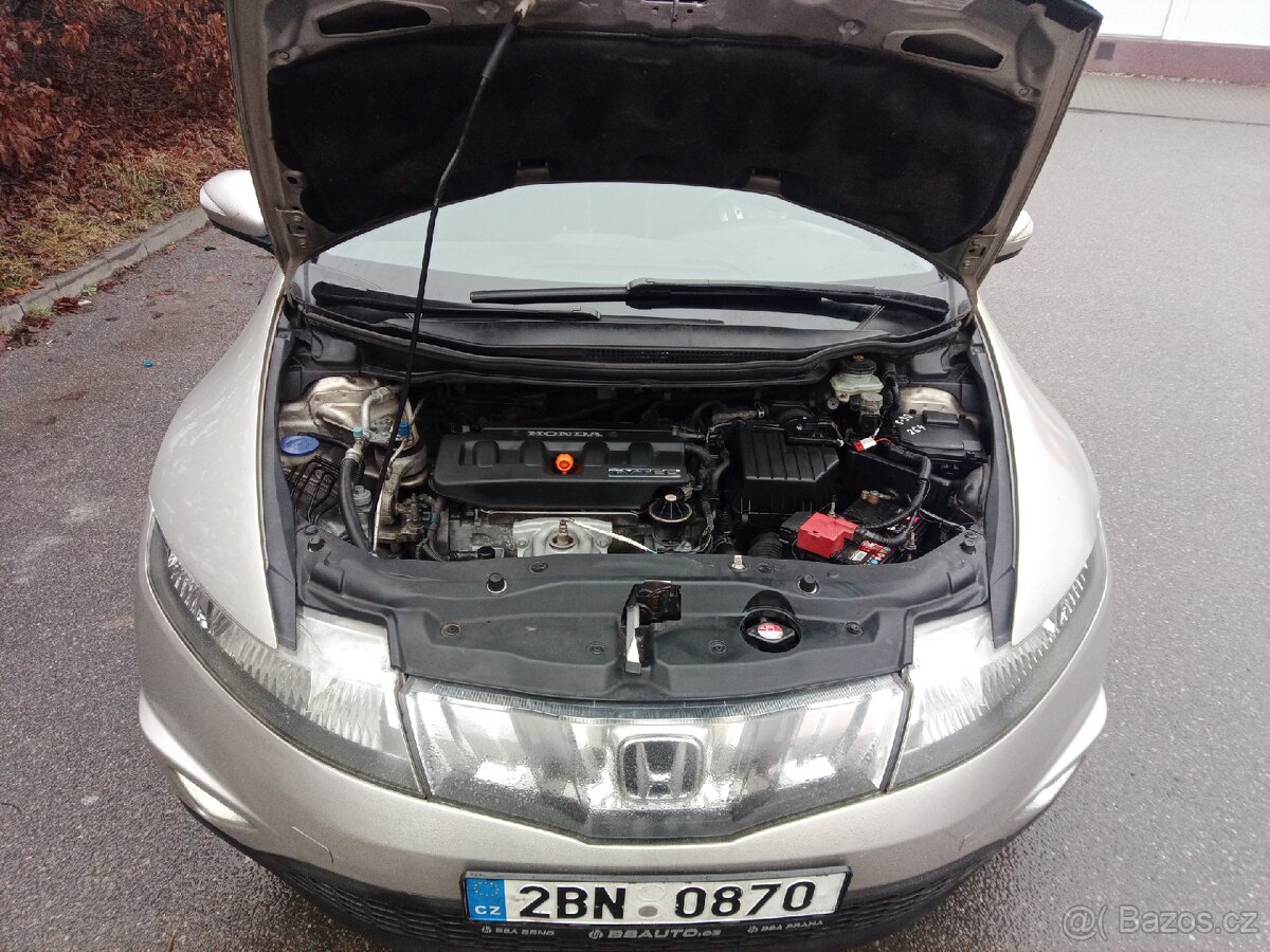 Honda Civic 18 benzín - 14