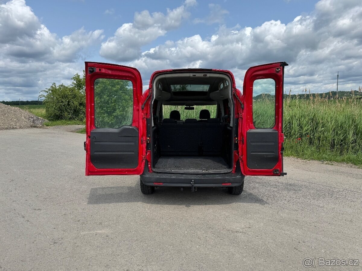 Fiat DOBLO PANORAMA 1.4i 70kw, KLIMATIZACE, NOVÁ STK, 5 MÍST - 14
