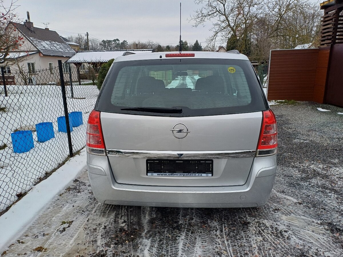 LPG ... 7 místné..Benzínová Opel Zafira 1.8 ... - 14