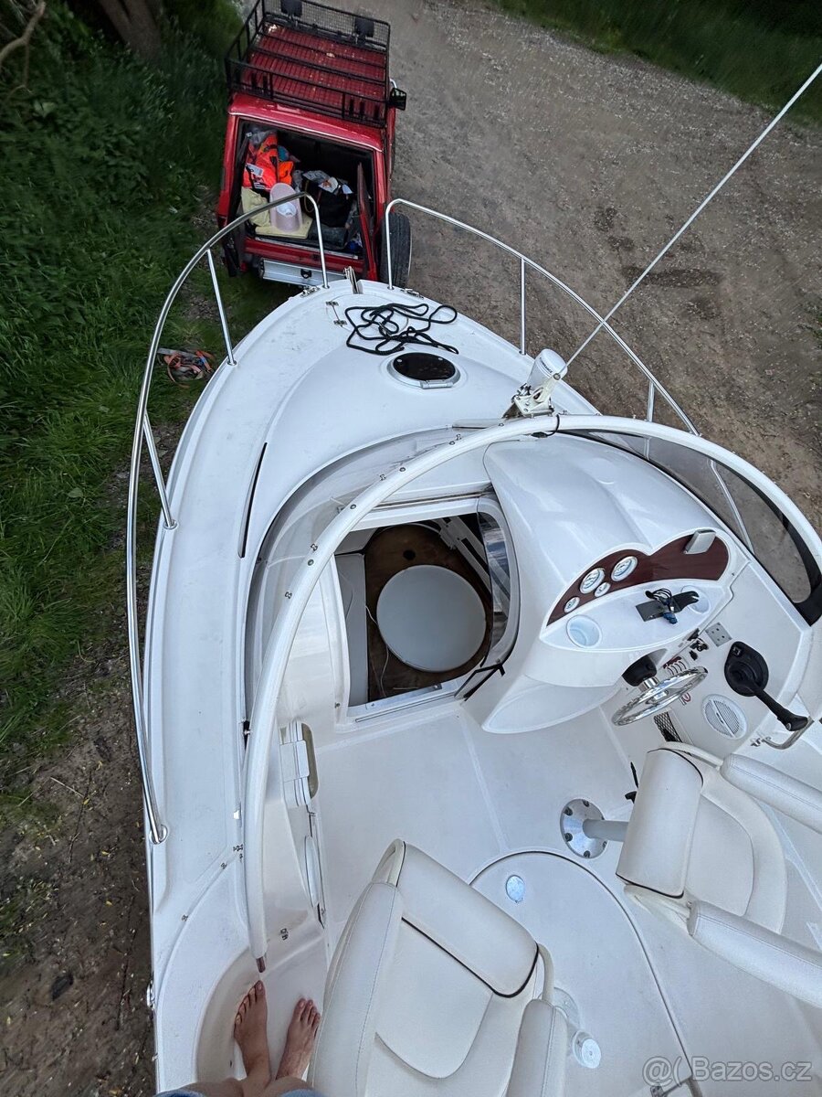 Kajutová loď Quicksilver 540 s Mercury Optimax 90PS - 14