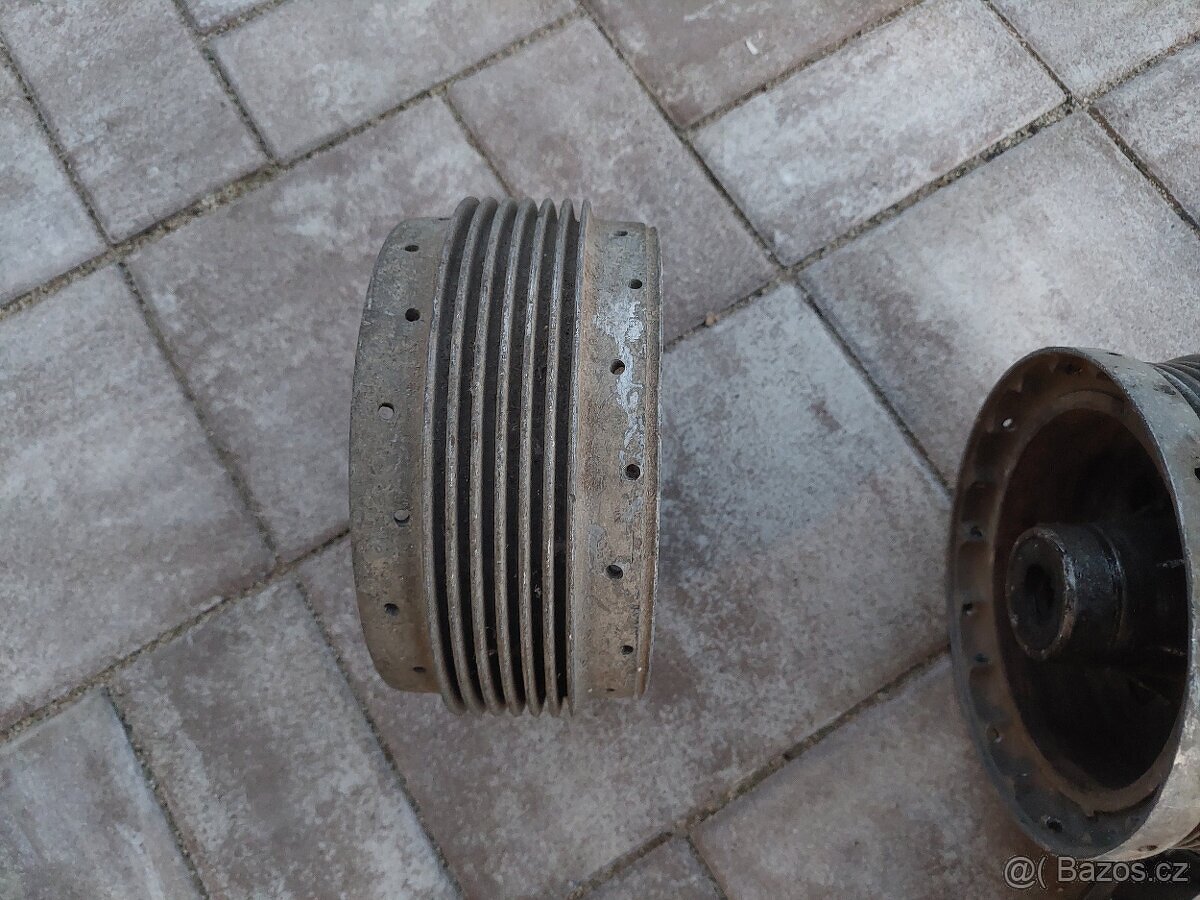 Jawa kyvacka - brzdovy štít, stred kola - 14