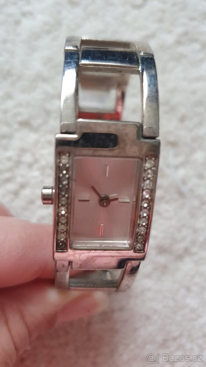 HODINKY_různé typy dámských hodinek od 10Kč - 14