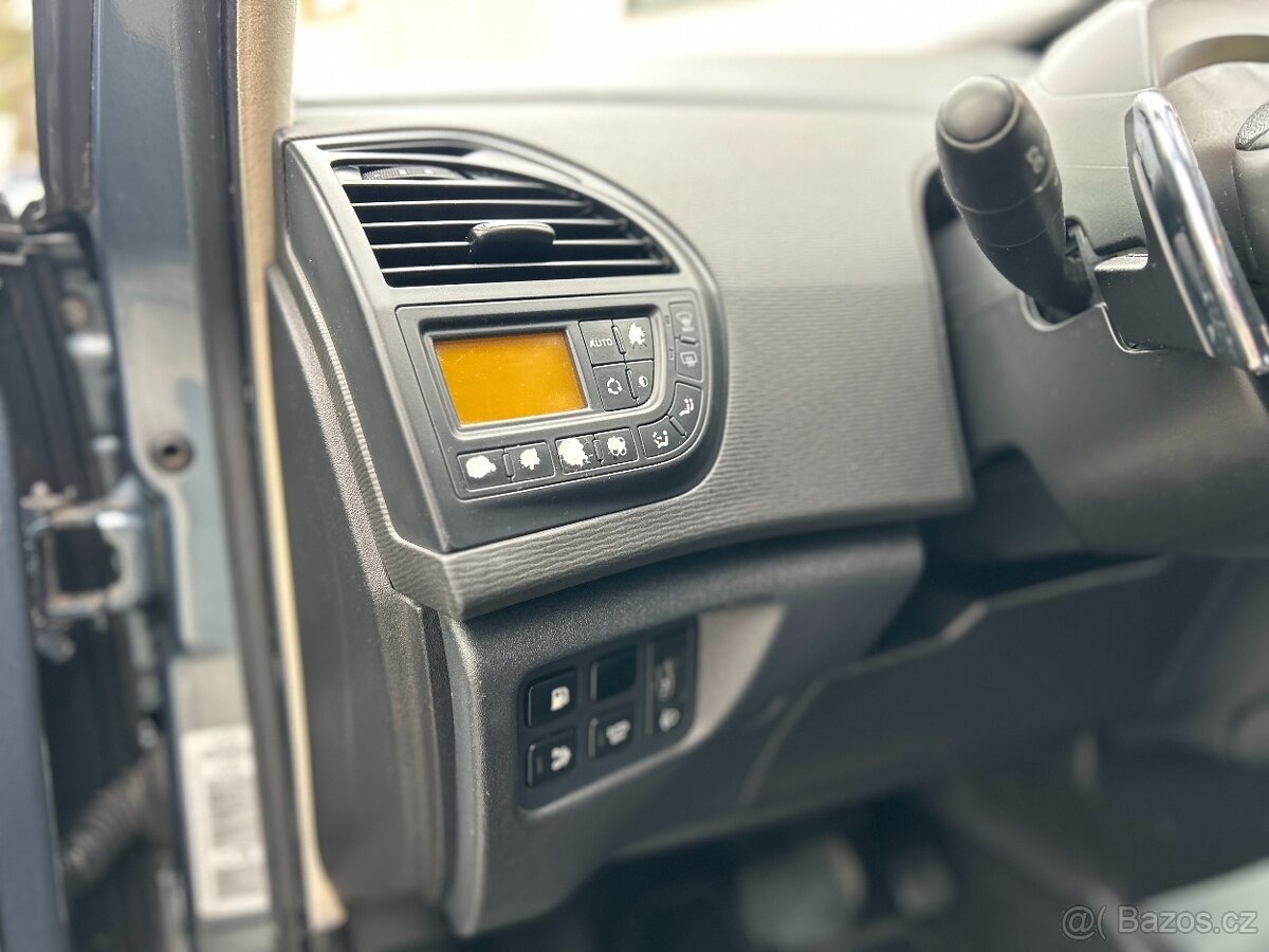 Citroën C4 Picasso, 1.6e-HDi automat 7 míst, tažné - 14