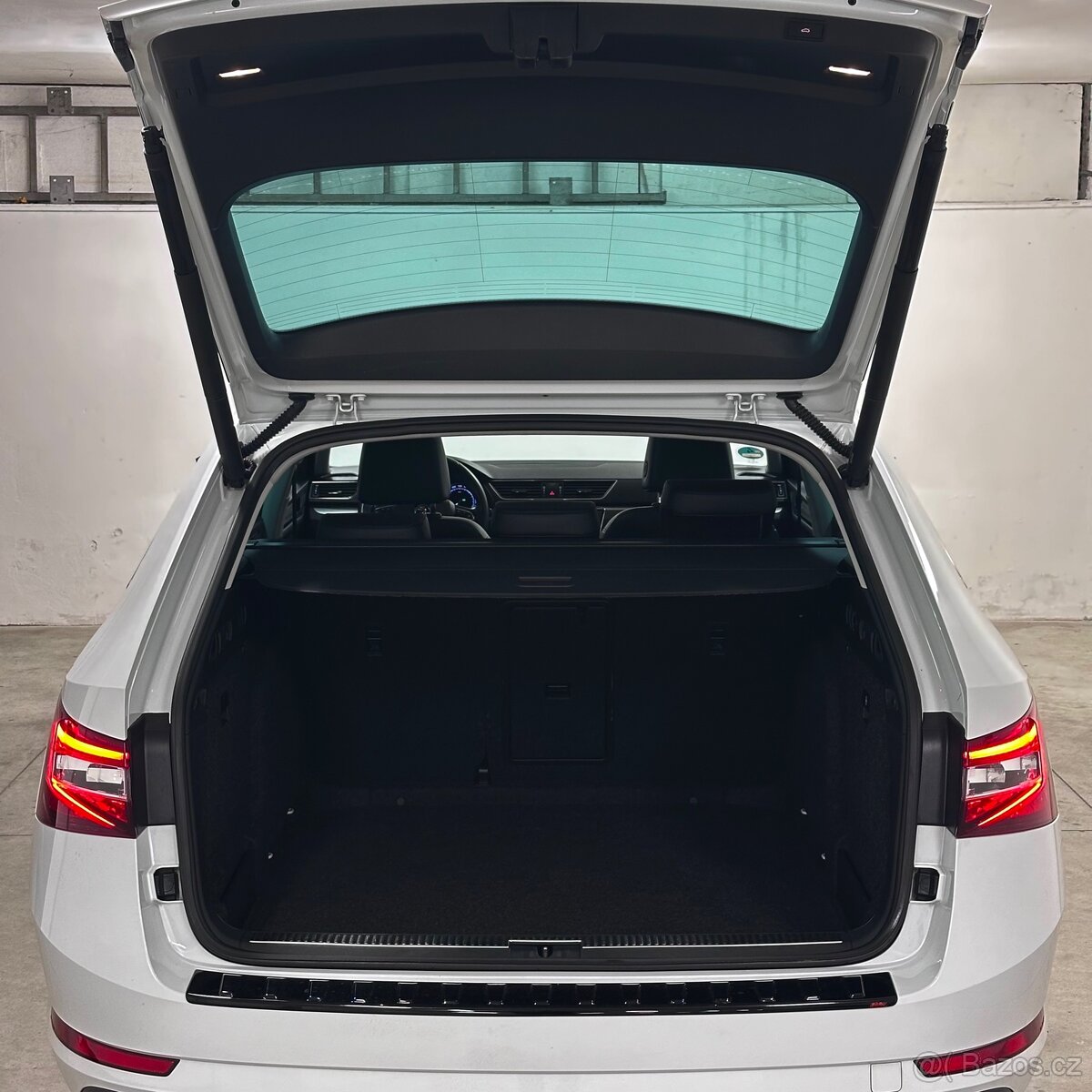 Škoda Superb 3 2.0 TDI 140kW DSG/PANO/LANE/VENT/KESSY - 14