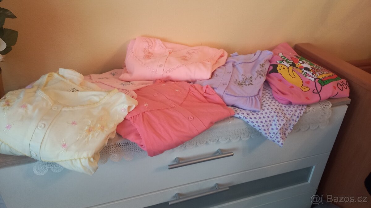 Oblečení, obuv, kabelky, brýle,zástěry atd - 14